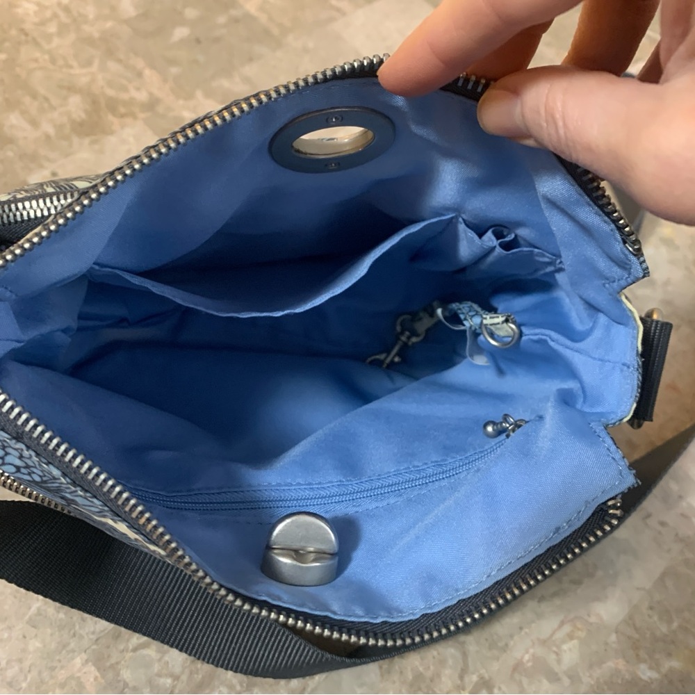 Baggallini Floral Crossbody Bag Turn Lock Purse Anywhere Everywhere Blue Cream! - Picture 12 of 16